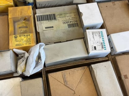 Drawer cabinet with contents - Image 56