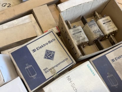 Drawer cabinet with contents - Image 67