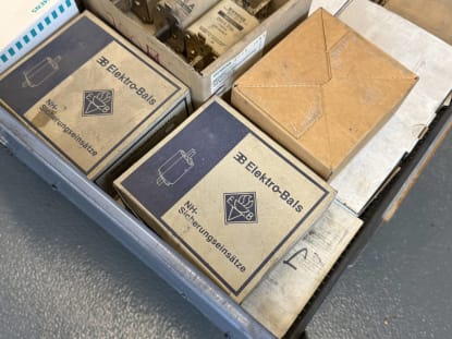 Drawer cabinet with contents - Image 69