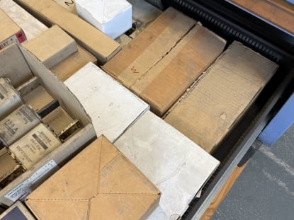 Schubladenschrank mit Inhalt - Image 70