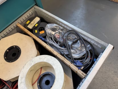 Drawer cabinet with contents - Image 18