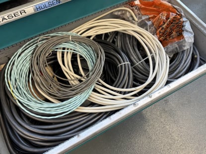 Drawer cabinet with contents - Image 19