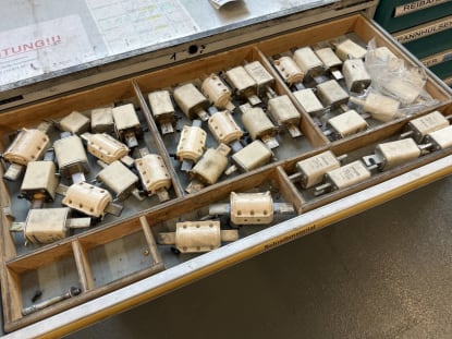 Drawer cabinet with contents - Image 2
