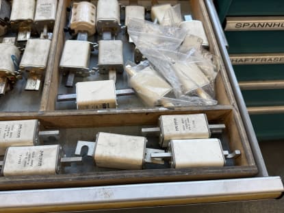 Drawer cabinet with contents - Image 7