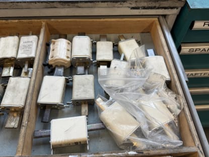 Drawer cabinet with contents - Image 8