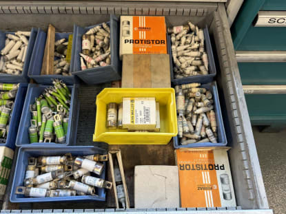 Schubladenschrank mit Inhalt - Image 14