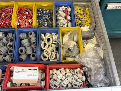 Drawer cabinet with contents - Image 17