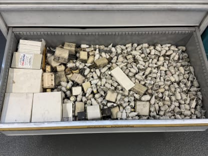 Schubladenschrank mit Inhalt - Image 18