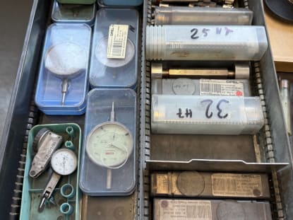 Drawer cabinet with contents - Image 6
