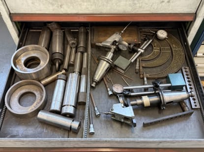 Schubladenschrank mit Inhalt - Image 18