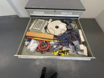 Drawer cabinet with contents - Image 5
