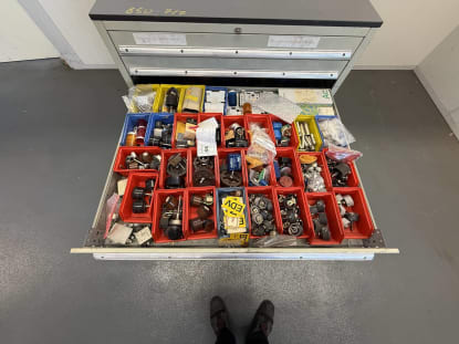 Drawer cabinet with contents - Image 11