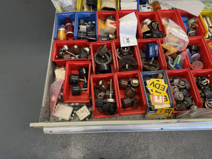 Drawer cabinet with contents - Image 12