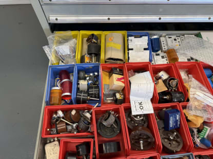 Schubladenschrank mit Inhalt - Image 13