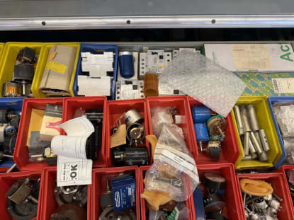 Drawer cabinet with contents - Image 14
