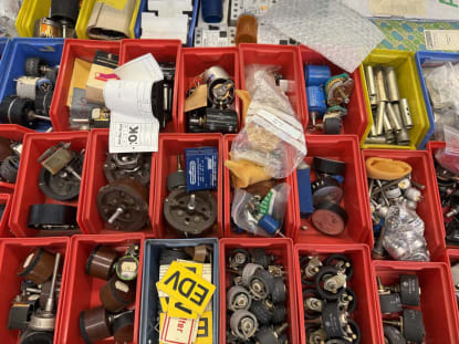 Drawer cabinet with contents - Image 16