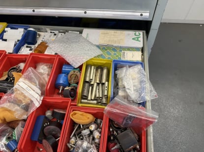 Drawer cabinet with contents - Image 19