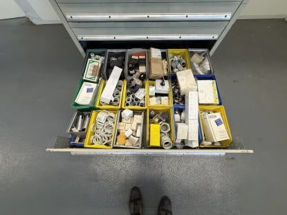 Drawer cabinet with contents - Image 20