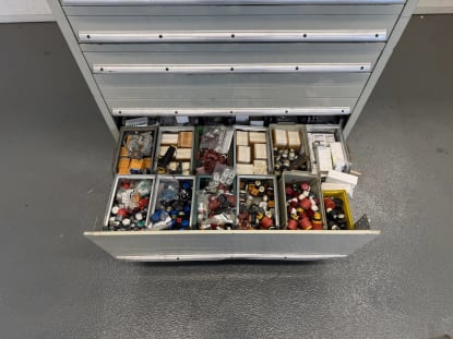 Schubladenschrank mit Inhalt - Image 25