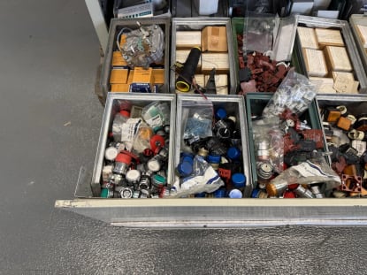 Drawer cabinet with contents - Image 26