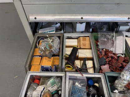 Schubladenschrank mit Inhalt - Image 27