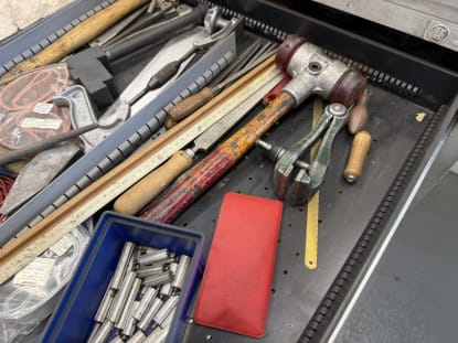 Drawer cabinet with contents - Image 8
