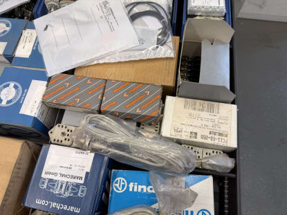 Schubladenschrank mit Inhalt - Image 17