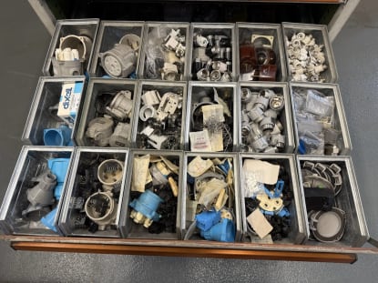 Drawer cabinet with contents - Image 30