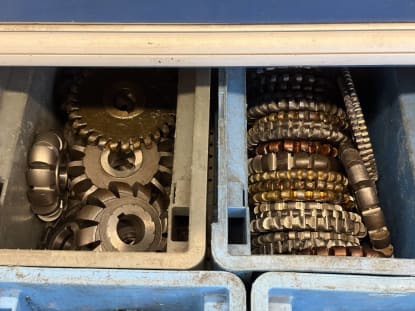 Drawer cabinet with contents - Image 32