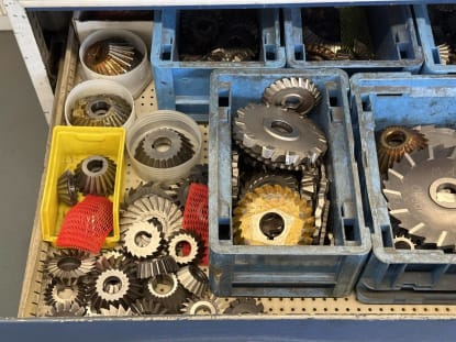 Schubladenschrank mit Inhalt - Image 41