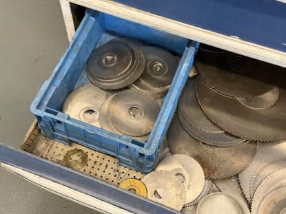 Drawer cabinet with contents - Image 51