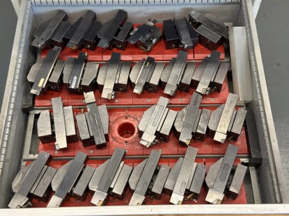 Drawer cabinet with contents - Image 9