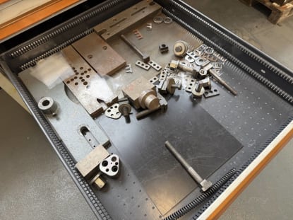 Drawer cabinet with contents - Image 6