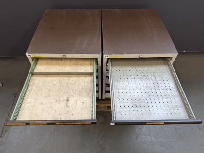 2 Schubladenschränke mit Inhalt - Image 2