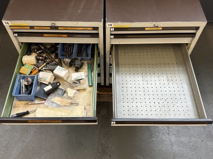 2 Schubladenschränke mit Inhalt - Image 4