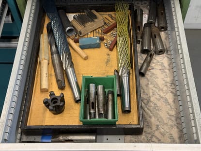 2 drawer cabinets with contents - Image 5