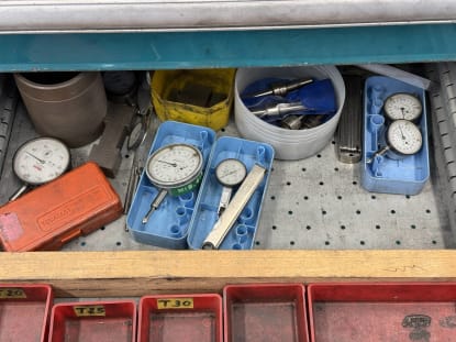 2 drawer cabinets with contents - Image 9