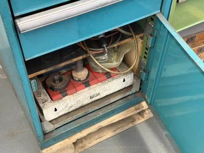 2 drawer cabinets with contents - Image 18