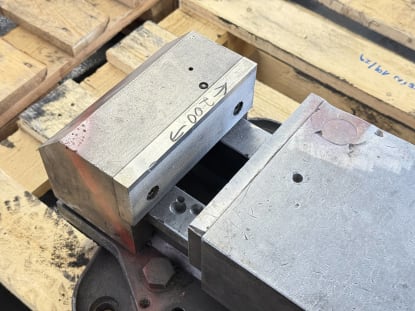 Vise - Image 2