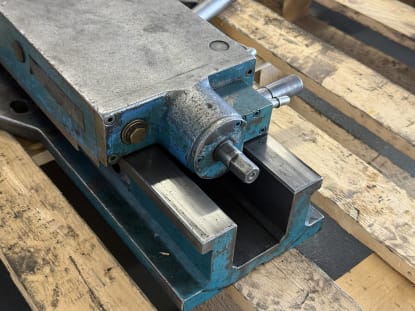 Vise - Image 3