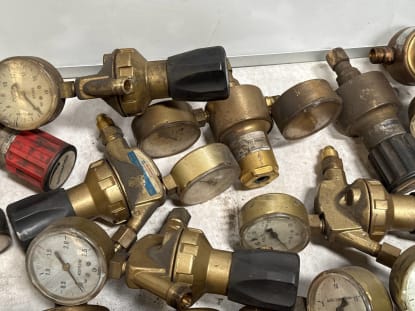 Lot of Gas Pressure Regulators - Image 4