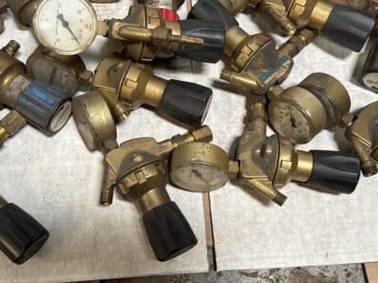 Lot of Gas Pressure Regulators - Image 9