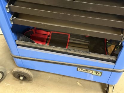 Zwei Werkstattwagen mit Inhalt - Image 12