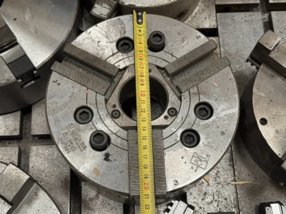 Lot of Jaw Chucks - Image 11