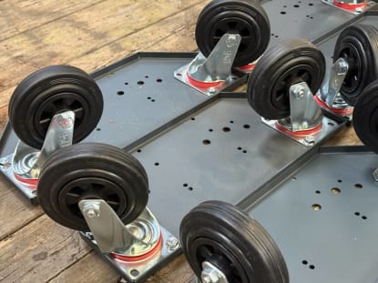 Lot of Heavy-Duty Swivel Castor Plates - Image 6
