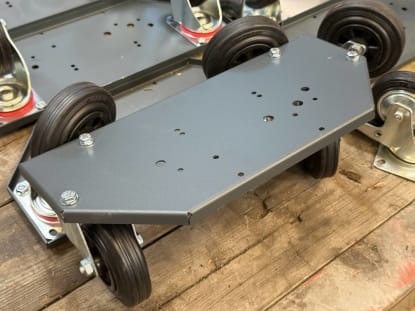 Lot of Heavy-Duty Swivel Castor Plates - Image 9