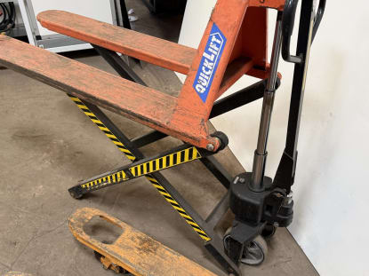 2 Pallet Trucks - Image 6