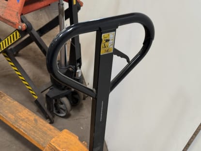 2 Pallet Trucks - Image 13