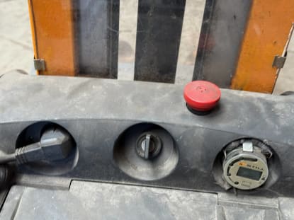 Elektro Hochhubwagen + Aufladegerät - Image 9