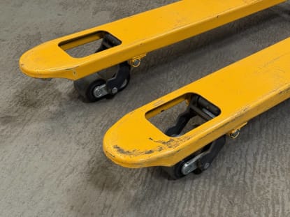 Pallet truck with integrated digital scale - Image 2